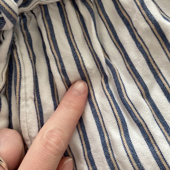Hollister white and blue stripe paper bag shorts (lined w/ pockets) size Medium - Picture 10 of 13